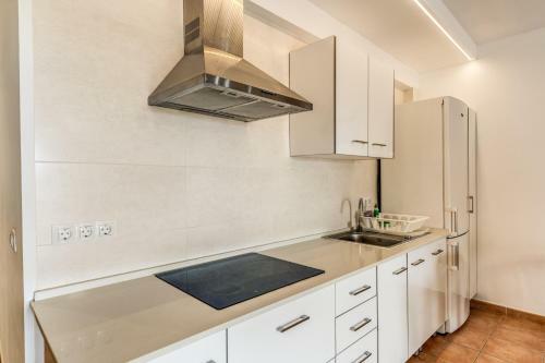 Luxury Apartament , Sea Views Private Garden