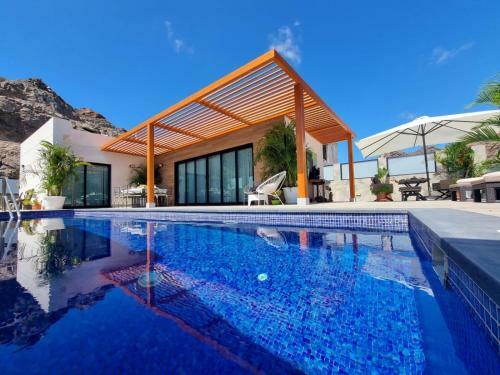 Villa De Lujo Con Piscina Climatizada