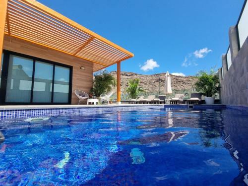 Villa De Lujo Con Piscina Climatizada