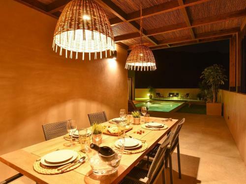 Luxurious Villa In Mog�n