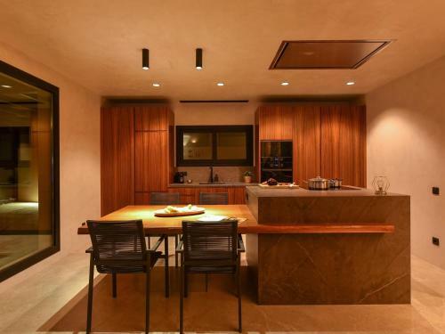 Luxurious Villa In Mog�n