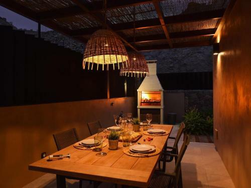 Luxurious Villa In Mog�n