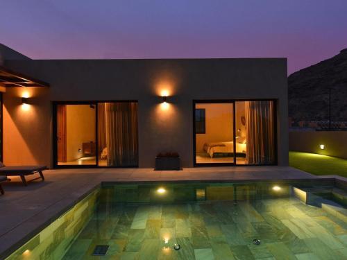 Luxurious Villa In Mog�n