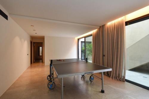 Luxurious Villa In Mog�n