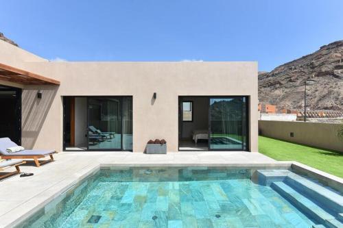 Luxurious Villa In Mog�n