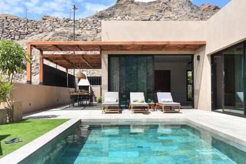 Luxurious Villa In Mog�n