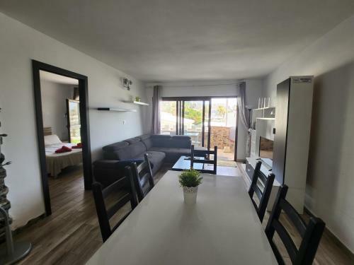 Modern Ground Floor Apartment , A Few Steps From The Beach