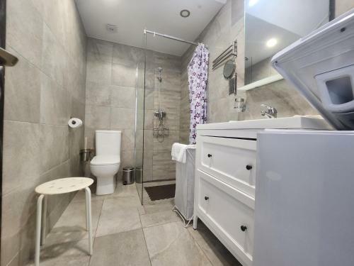 Modern Ground Floor Apartment , A Few Steps From The Beach