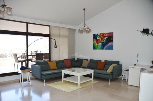 Villa Elsa Tauro Topaz