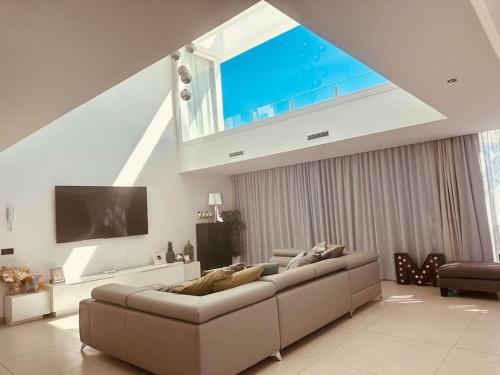 Brand-new Contemporary Villa