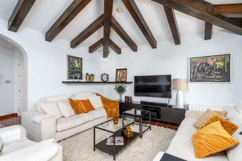Stunning Urb Do�a Pilar Villa With Private Pool Ref 139