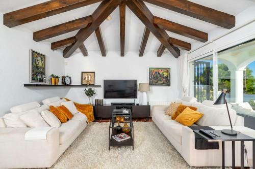 Stunning Urb Do�a Pilar Villa With Private Pool Ref 139