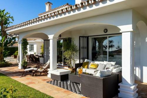 Stunning Urb Do�a Pilar Villa With Private Pool Ref 139
