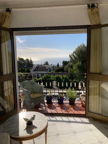 Espacioso Apartamento De Dos Dormitorios En Mijas
