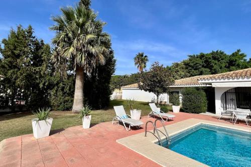 Villa Scenic With Private Pool - Sleeps 8