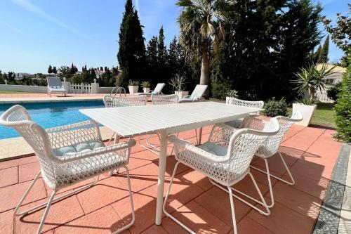 Villa Scenic With Private Pool - Sleeps 8