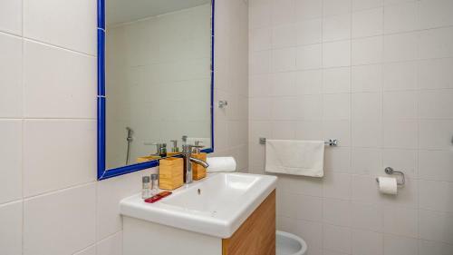 Lovely Riviera Apartment With Pool Ref 82