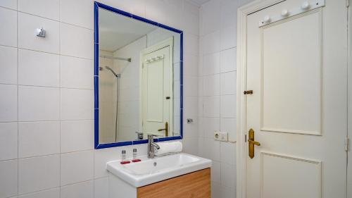 Lovely Riviera Apartment With Pool Ref 82