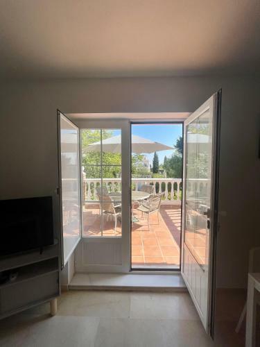 Private & Charming Self-contained Apartment On Beautiful Villa
