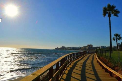 5* Stunning Golf & Sea Apartment