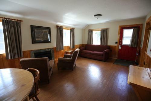 Lodge Pine Bungalows