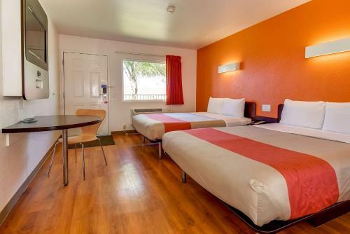 Motel 6 Riverside South