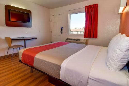 Motel 6 Riverside South