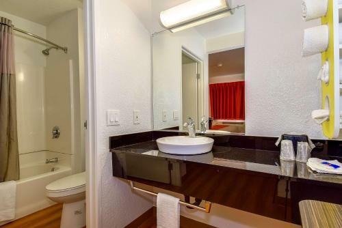 Motel 6 Riverside South