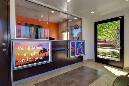 Motel 6 Riverside South