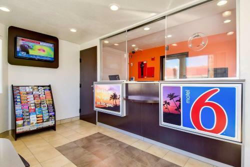 Motel 6 Riverside South
