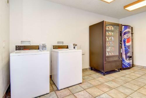 Motel 6 Riverside South