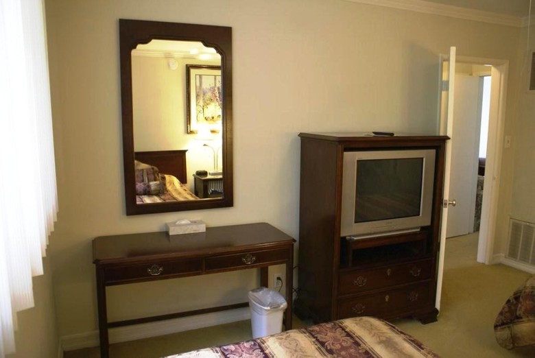 Cal Mar Hotel Suites