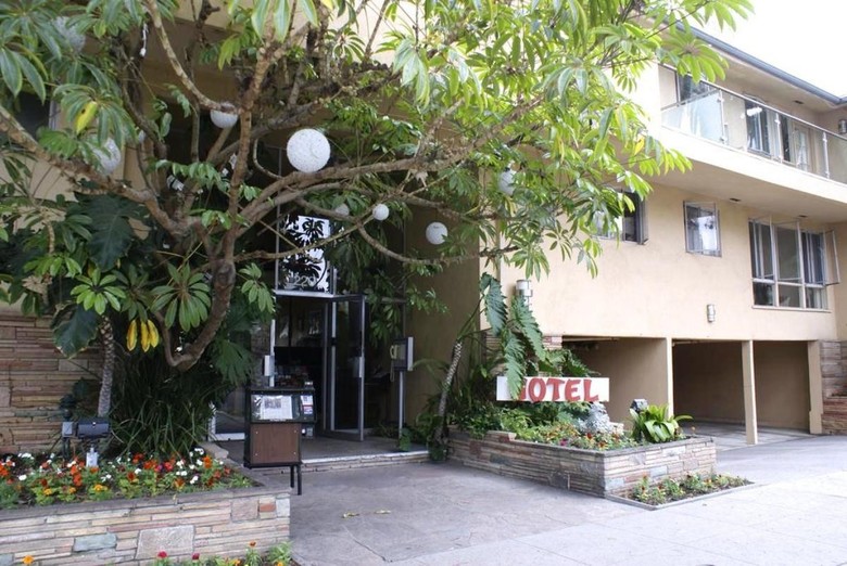 Cal Mar Hotel Suites