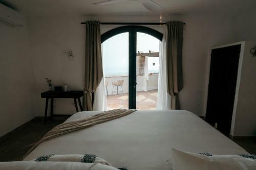 Bed & Breakfast Hearts & Home