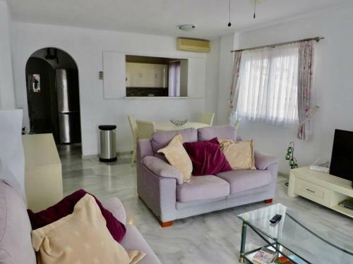 Bright And Airy 2 Bed 2 Bath Modern Apartment