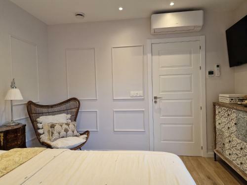 Sun & Palms - Luxurious 2 Bedroom Apartment With A Great Pool Area