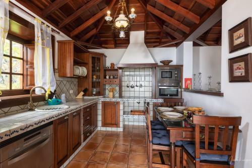Lightbooking Los Morales Villa De Mazo Con Piscina