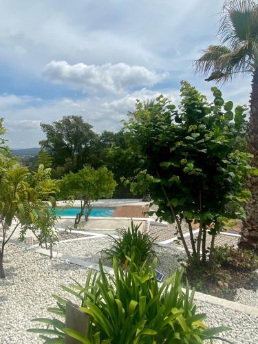 Apartamento Pool Oasis With Mountain Views