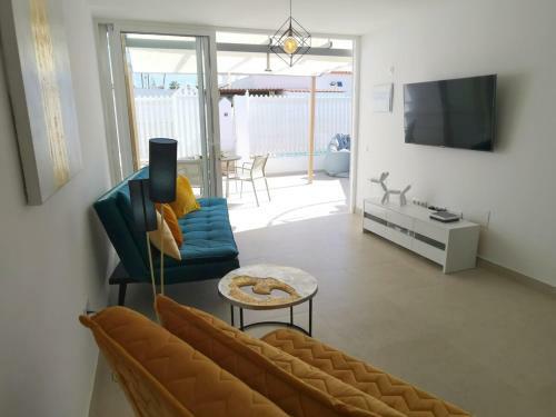 Stylish 2 Bedroom Bungalow Playa Del Ingls
