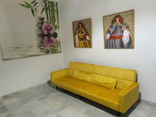 Apartamento Piso Tres Dormitorios Centro De Marchena. Sevilla