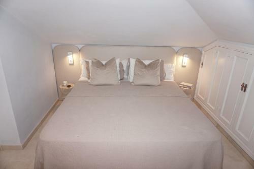 Apartamento Atico Boutique Romantico En Corazon De Marbella Roomattic