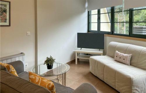Stunning Apartment In Maon With Wifi And 2 Bedrooms