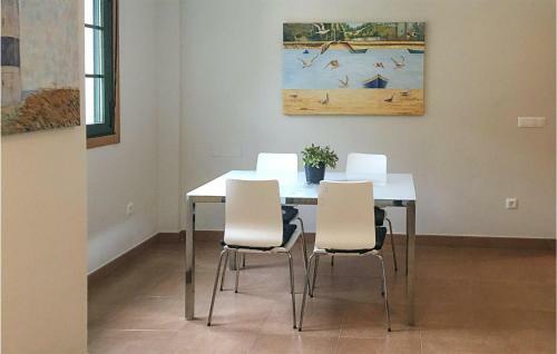 Stunning Apartment In Maon With Wifi And 2 Bedrooms
