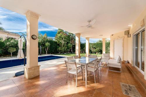 Villa Svim, Walking Distance To The Beach!