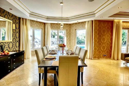 Villa Svim, Walking Distance To The Beach!