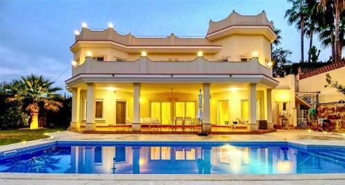Villa Svim, Walking Distance To The Beach!