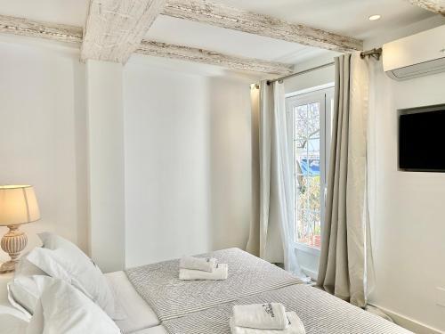 Apartamento Old Town Modern Flat, 4 Minutes From Beach - Eaw Homes