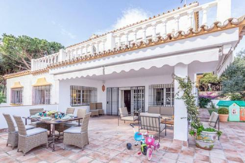 6 Bedrooms Villa With Private Pool And Wifi At Calahonda