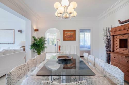 Charming 4bedroom Villa In Los Monteros Beach