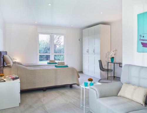 Extravagant 8 Bdrm Villa In Marbella, Beachside
